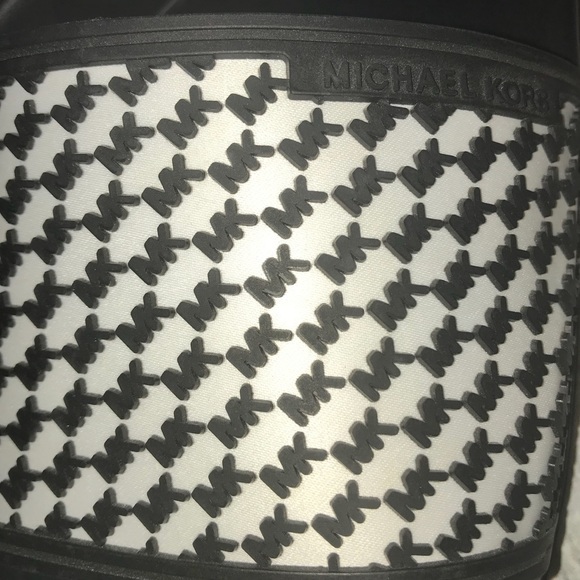 🔥LAST ONE-Size 6 NWT Michael Kors Slides - Picture 8 of 8